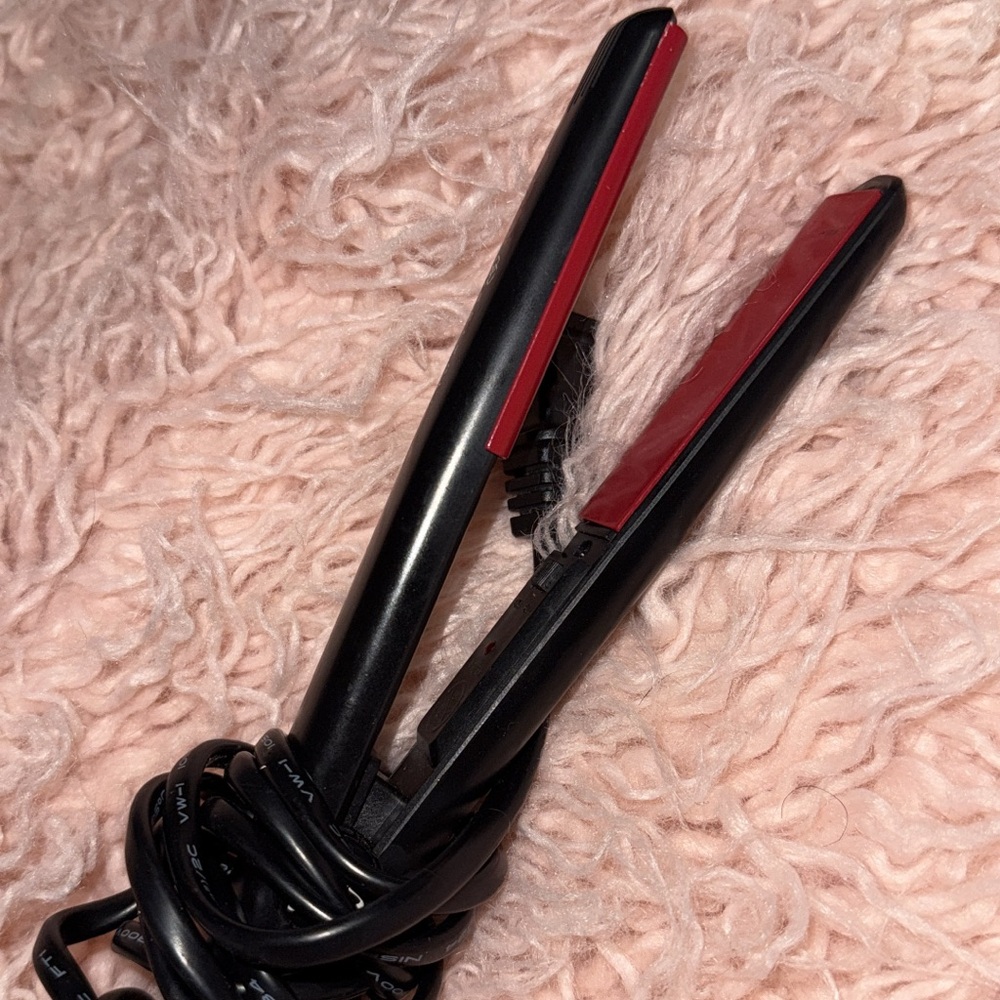 Black and Red Hair Straightener